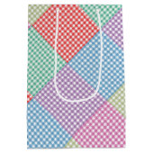 Gewinkeltes Gingham-Patchwork Mittlere Geschenktüte (Rückseite)