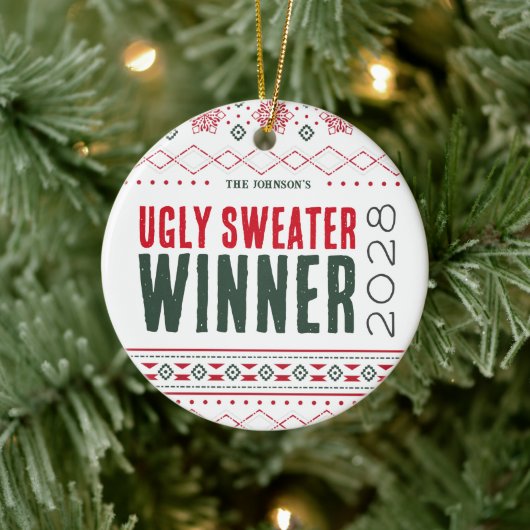 Gewinner des Ugly Sweater Contest Keramik Ornament (Baum)