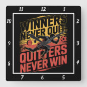 Gewinner geben den Fußballspieler nie aus Quadratische Wanduhr (Vorderseite)