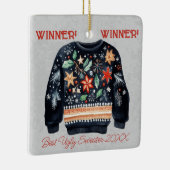Gewinner! Gewinner! Bester Ugly Sweater von 20xx Keramikornament (Rechts)