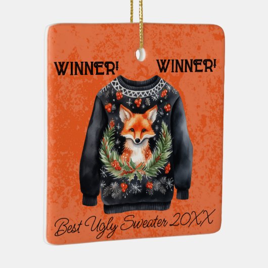 Gewinner! Gewinner! Bester Ugly Sweater von 20xx Keramikornament (Rechts)