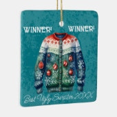 Gewinner! Gewinner! Bester Ugly Sweater von 20xx Keramikornament (Rechts)