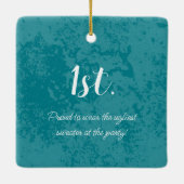 Gewinner! Gewinner! Bester Ugly Sweater von 20xx Keramikornament (Rückseite)