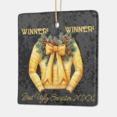 Gewinner! Gewinner! Bester Ugly Sweater von 20xx Keramikornament (Links)