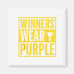 Gewinner tragen das Lila School Sports Team Pride Magnet