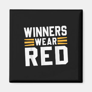 Gewinner tragen den Red Team Color War Camp Game W Magnet