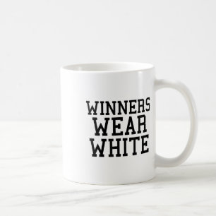 Gewinner tragen den Wettkampfteam-Kompet für das S Kaffeetasse