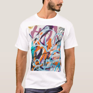 gewitterte Betonmauer, grune Textur. T-Shirt