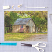 Gewitterter Stall mit amerikanischer Flagge Seidenpapier (Handwerk)