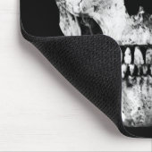 Gewogener alter Schädel - Schwarz & Weiß Mousepad (Ecke)