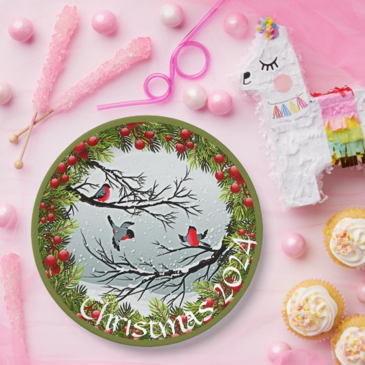 Gewohnte Vögel in schneebedeckten Nadeln Red Berri Pappteller (Party)