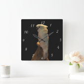 Gewohnter Cockatovogel, der nachts posiert Quadratische Wanduhr (Zuhause)