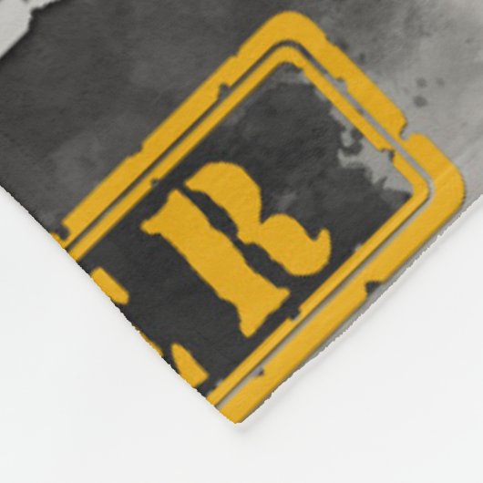 Gewollt Rechtsanwalt, Waage, gelbe Krawatte, grau Fleecedecke (Ecke)