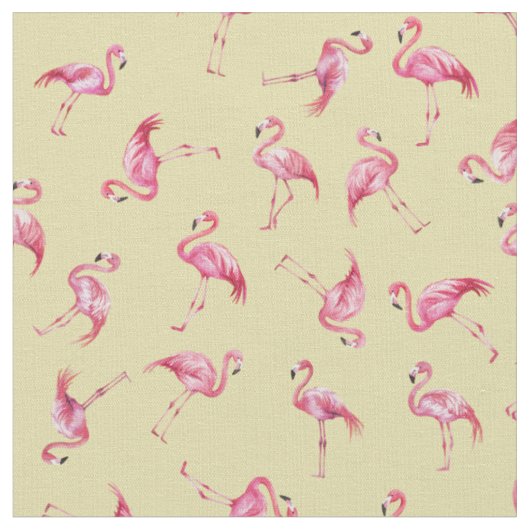 Geworfene Wasserfarb-Flamingos auf Hellgelb Stoff (Nahaufnahme)
