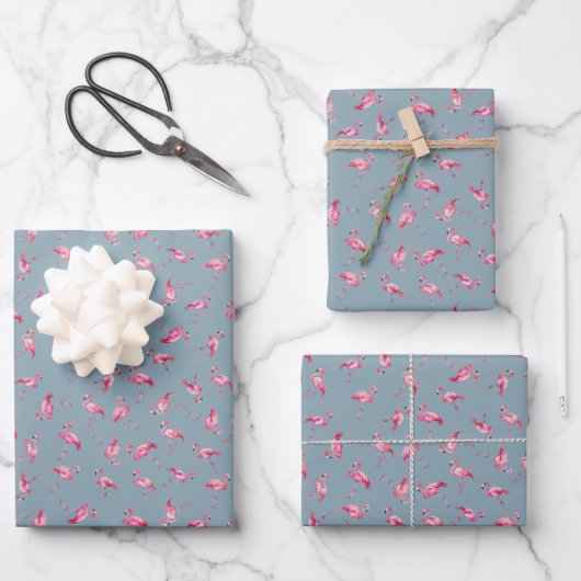 Geworfene Wasserfarbflamingos auf Hellgrau-Blau Geschenkpapier Set (Vorderseite)