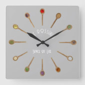 Gewürz der Wanduhr, 27,3 cm quadratisch Quadratische Wanduhr (Vorderseite)