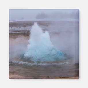 Geysir (heiße Quelle) in Island Magnet