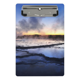 Geysir-Rauch am Sonnenuntergang Mini Klemmbrett