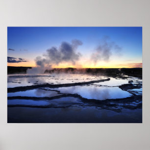 Geysir-Rauch am Sonnenuntergang Poster