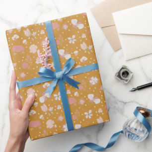 Gezeichnete Blumen auf Orange Geschenkpapier