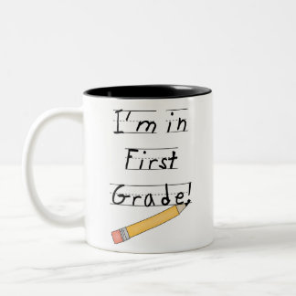 Gezeichneter Papier-und Bleistift-erster Grad Zweifarbige Tasse