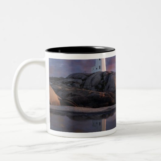 Gezeiten-Pool durch Leuchtturm Zweifarbige Tasse (Links)