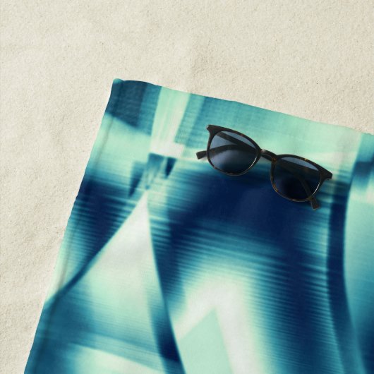 Gezwirnte, grünlich blaue Formen, schimmernde Zyan Strandtuch (Beispiel)