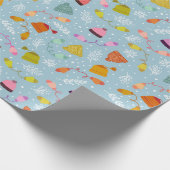 Gezwirnte Hats und Mitten Blaues Wintermuster Geschenkpapier (Ecke)
