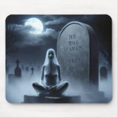 Ghost-Frau in einem Friedhof Mousepad (Vorne)