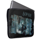 Ghost Girl in Blue – Haunting Surreal Art Laptopschutzhülle (Vorne Rechts)