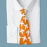 Ghost Halloween Orange Krawatte<br><div class="desc">Viele kleine weiße Geister auf einem orangen Hintergrund. Ein lustiges Muster für diejenigen,  die niedliche und spukhafte Dinge mögen. Besonders lustig zu Halloween. Originelle Kunst von Nic Squirrell.</div>