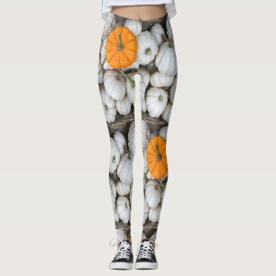 Ghost Pumpkins mit einer sneakfarbenen Orange Leggings