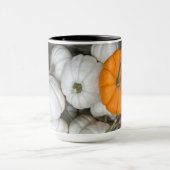 Ghost Pumpkins mit einer sneakfarbenen Orange Tasse (Zentrum)