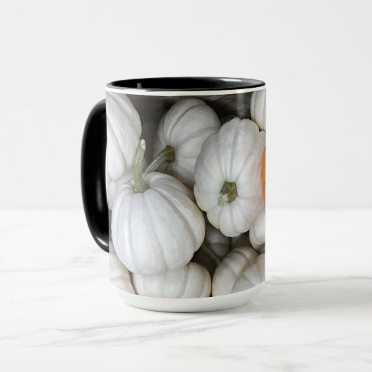 Ghost Pumpkins mit einer sneakfarbenen Orange Tasse (Vorderseite Links)