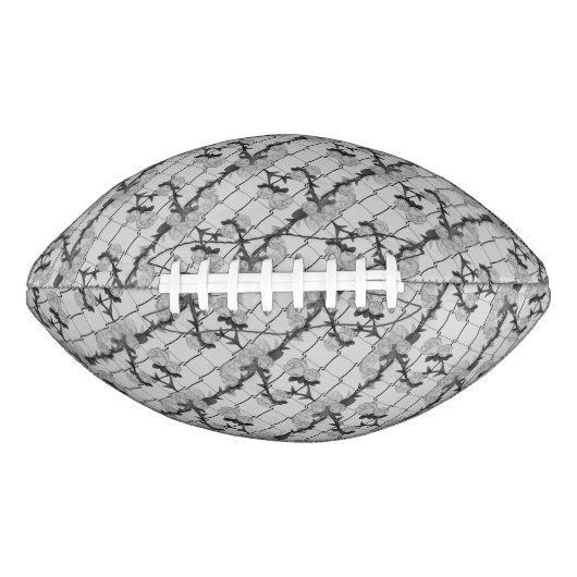 Ghost-Rose Klettern eines Kettenverbindungszauns N Football (Vorderseite)