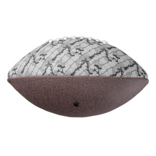 Ghost-Rose Klettern eines Kettenverbindungszauns N Football