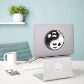 Ghost Yin Yang Black und White Aufkleber (Laptop auf Schreibtisch)