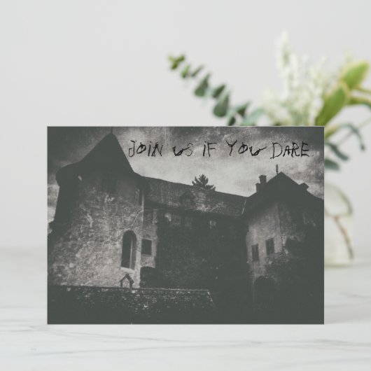 Ghosted Spuk House grungy Spooky Monochrome Einladung (Stehend Vorderseite)