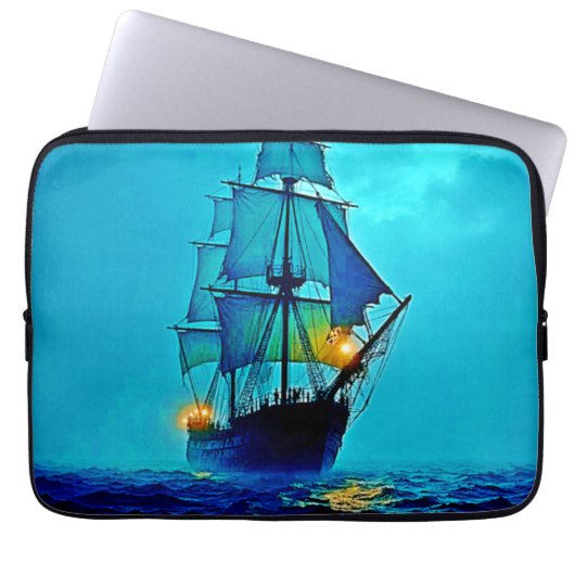 Ghosted Tall Ship Sea Voyage Design Laptopschutzhülle (Vorderseite)