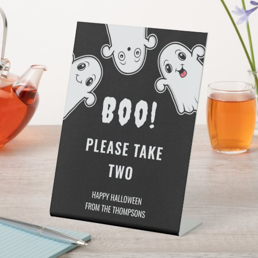 Ghosts Halloween Trick oder Treaters nehmen Ihre S Sockelschild (In Situ)