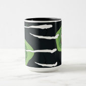 Ghoulish Fun Beängstigend Zombie Scratched Tasse (Zentrum)