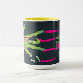 Ghoulish Fun Savage Mode Zombie Antidote Laden Tasse (Zentrum)