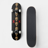 Ghoulish Grinning Skull Skateboard (Vorne)