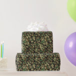 GI Camouflage Military Celebration Party Geschenkpapier<br><div class="desc">Mit diesem lustigen,  tarnen Wehrpapier aus dem militärischen Party,  das Ihr Party zu einem perfekten Start bringt. Suchen Sie andere lustige Ideen,  die alle Teil der GI Camouflage Kollektion sind.</div>