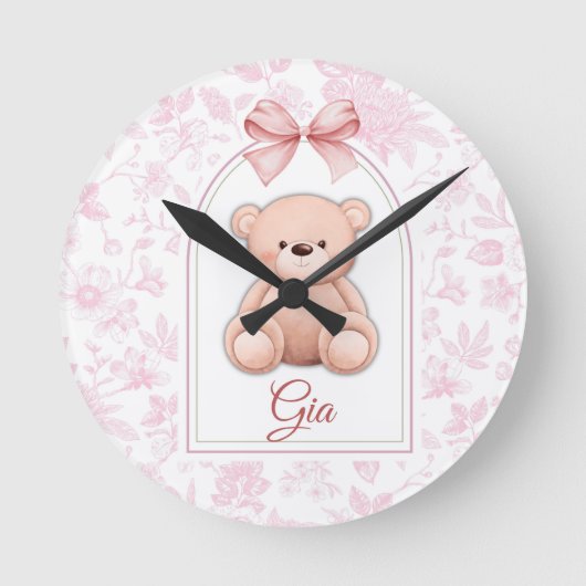Gia | Benutzerdefiniertes rosa Teddy-Bär-Kinderzim Runde Wanduhr (Vorderseite)