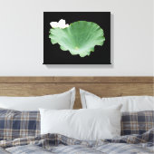Giant Lotus Leaf mit Bloom Leinwanddruck (Insitu (Schlafzimmer))