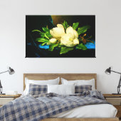 Giant Magnolia auf einem blauen Samttuch Leinwanddruck (Insitu (Schlafzimmer))