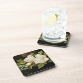 Giant Magnolias auf einem blauen Samttuch von MJ H Getränkeuntersetzer (Rechte Seite)