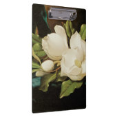 Giant Magnolias auf einem blauen Samttuch von MJ H Klemmbrett (Rechts)