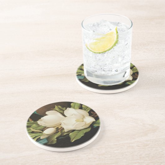 Giant Magnolias auf einem blauen Samttuch von MJ H Sandstein Untersetzer (Seite)